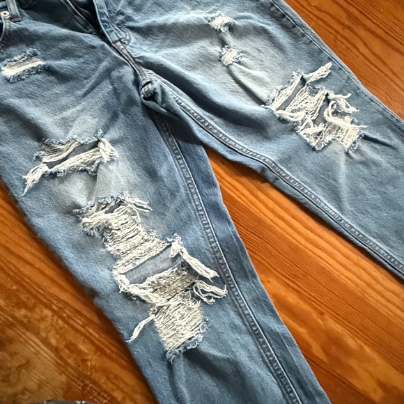 Aeropostale Mom Jeans Distressed Ripped Light Wash Denim Size‎ 4 - Picture 9 of 11